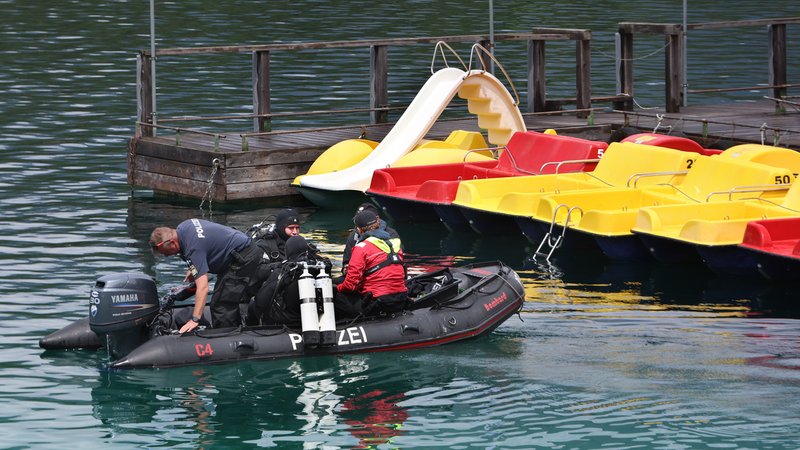 Vermissten-Suche im Eibsee | Bild: picture alliance/dpa | Karl-Josef Hildenbrand Vermissten-Suche im Eibsee