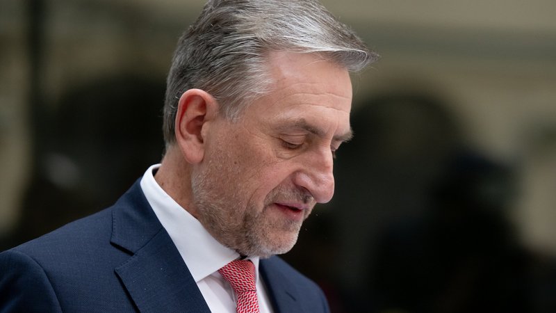 Günther Felßner, Präsident des Bayerischen Bauernverbands, gibt eine persönliche Erklärung ab. Der Wunschkandidat von CSU-Chef Söder will nicht Bundesagrarminister werden. | Bild: dpa-Bildfunk/Sven Hoppe Günther Felßner, Präsident des Bayerischen Bauernverbands, gibt eine persönliche Erklärung ab. Der Wunschkandidat von CSU-Chef Söder will nicht Bundesagrarminister werden.
