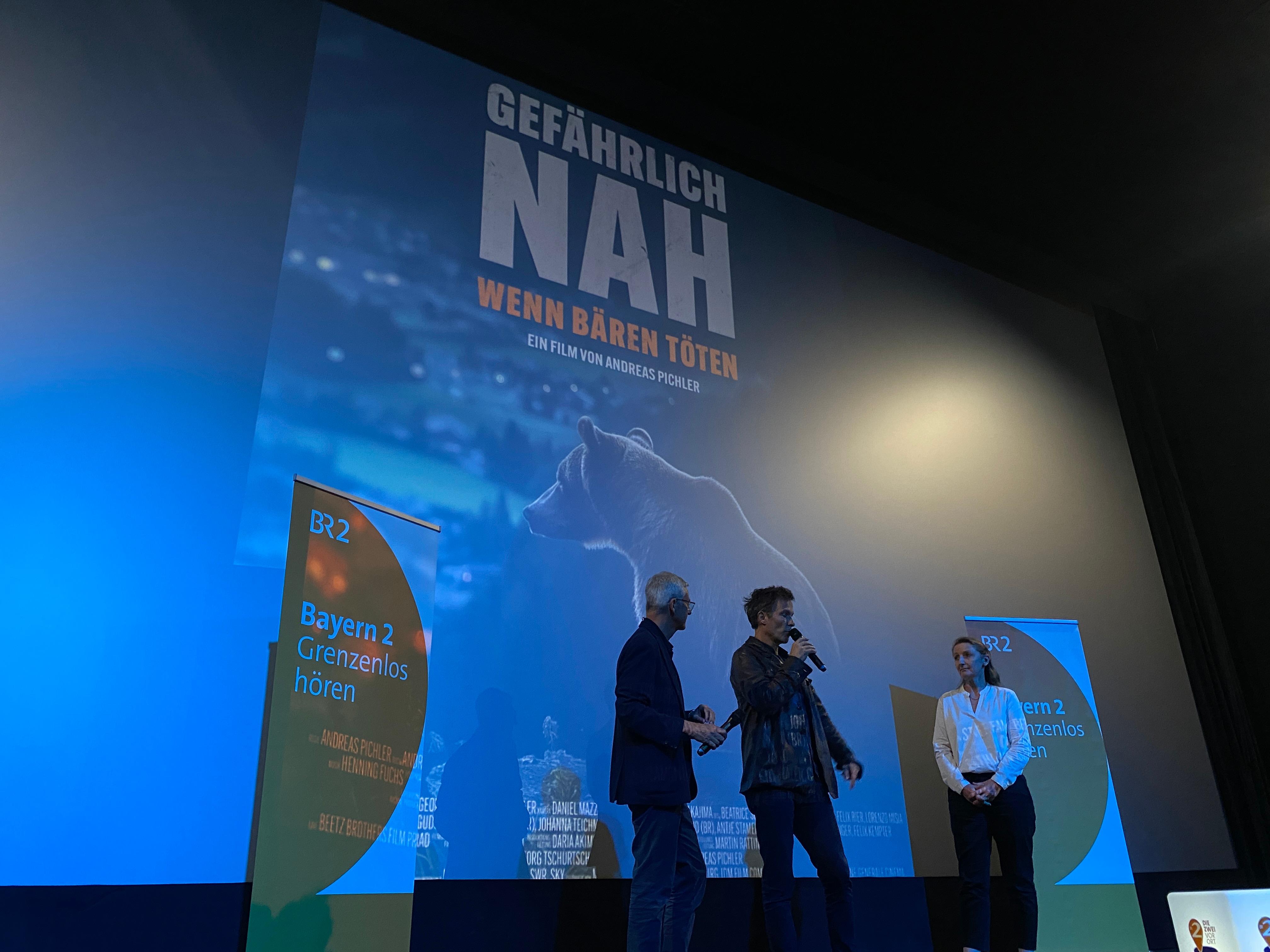Im Rahmen des Festaktes 75 Jahre BR wurde die BR-Coproduktion "Gefährlich nah - Wenn Bären töten" im Straubinger  Citydom gezeigt.