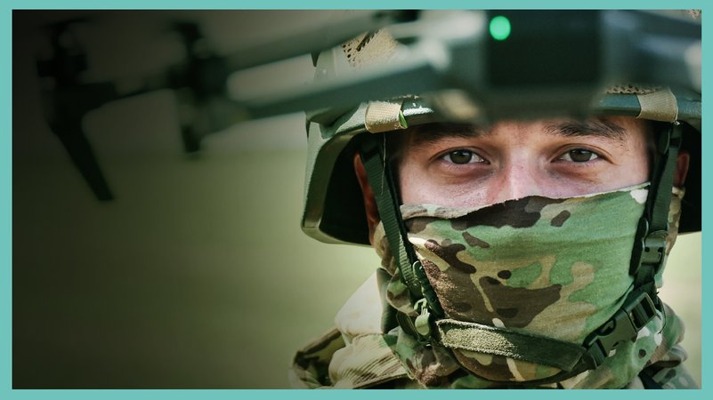 Lange galt die Nato als Sicherung europäischer Verteidigung. Nun ist alles anders: Der US-Präsident hält vom transatlantischen Bündnis wenig. | Bild: picture alliance/dpa/TASS | Alexander Polegenko; Montage: BR Lange galt die Nato als Sicherung europäischer Verteidigung. Nun ist alles anders: Der US-Präsident hält vom transatlantischen Bündnis wenig.