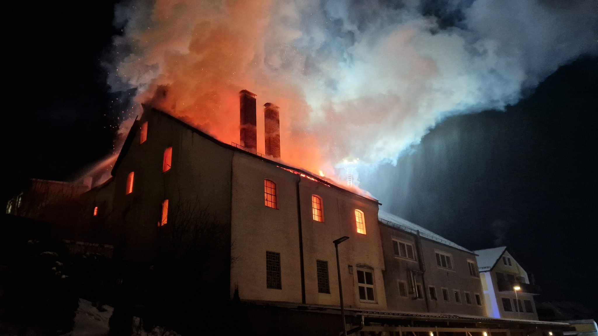 Waldmünchner Bäcker schockiert: Geschäft steht erneut in Flammen