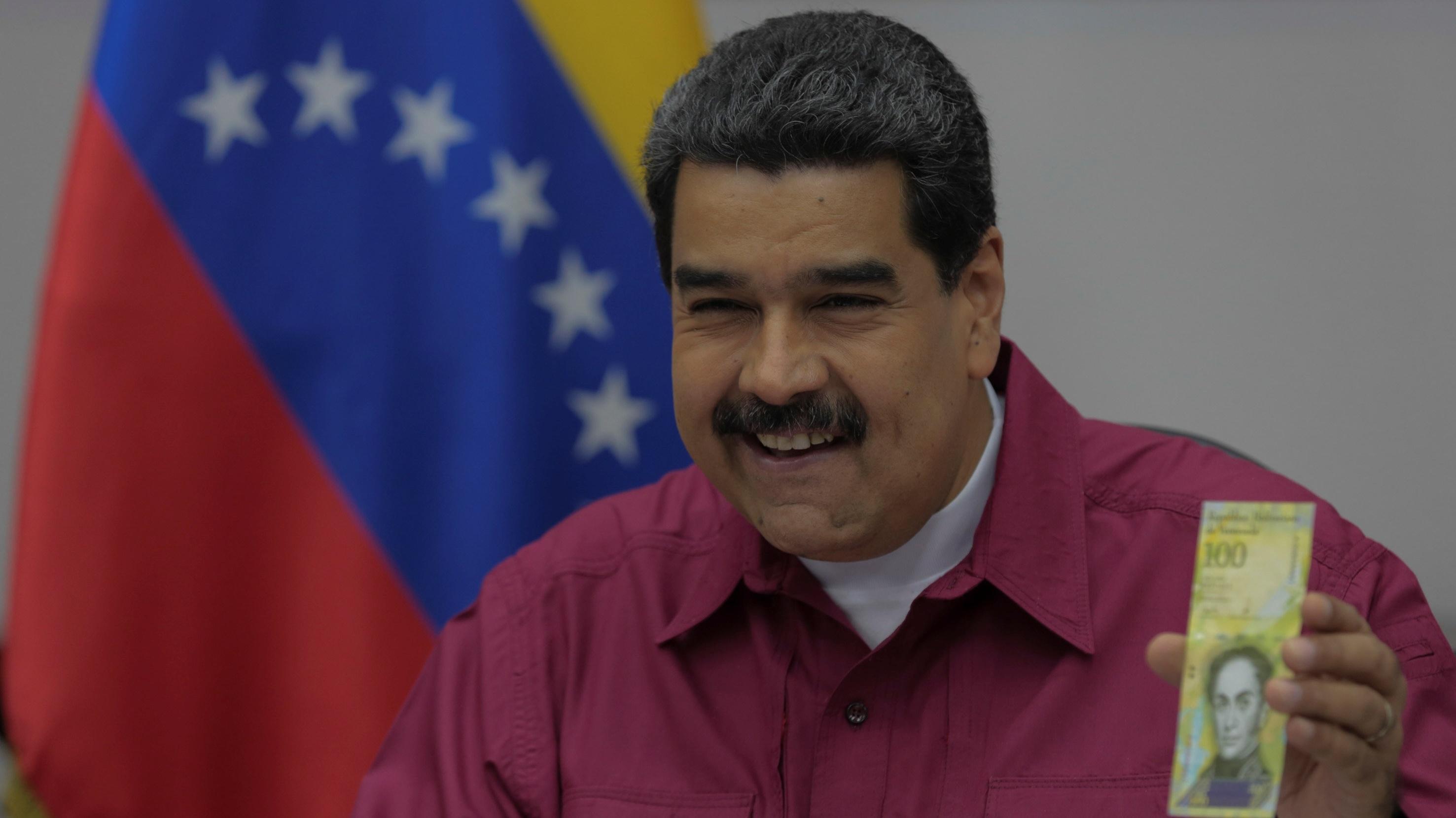 Venezuelas Präsident stellt 100.000BolívarSchein vor BR24
