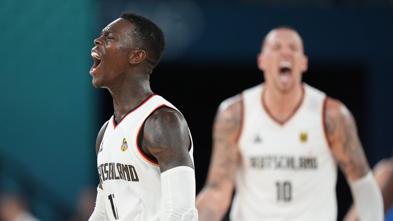 Dennis Schröder und Daniel Theis | Bild: picture-alliance/dpa Dennis Schröder und Daniel Theis