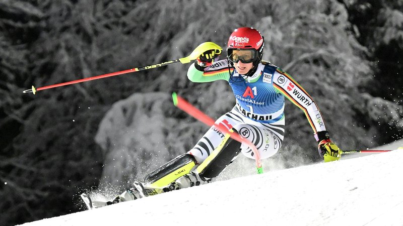 Lena Dürr beim Nachtslalom in Flachau 2024 | Bild: picture alliance / BARBARA GINDL / APA / picturedesk.com Lena Dürr beim Nachtslalom in Flachau 2024