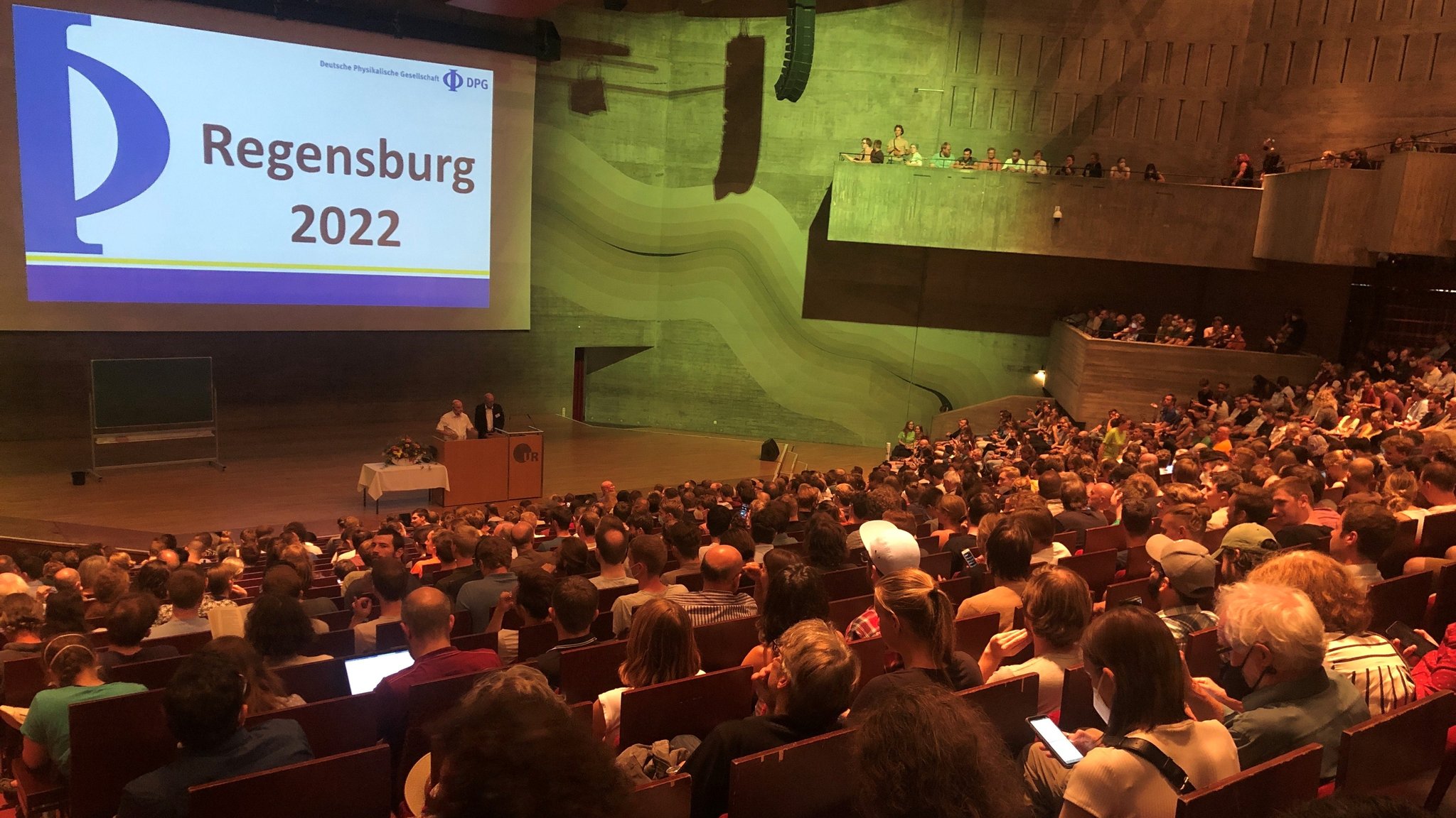 Harald Lesch auf der Physiktagung in der Uni Regensburg