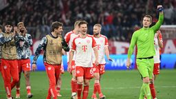 FC-Bayern-Spieler jubeln nach dem geschafften Halbfinaleinzug | Bild:picture-alliance/dpa