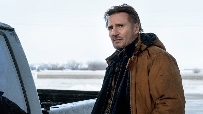 Liam Neeson als Trucker steht eine halsbrecherische Mission im Eis bevor in "The Ice Road" (Filmszene).