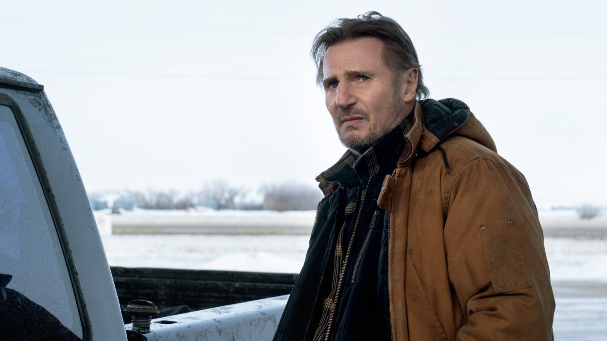 Liam Neeson als Trucker steht eine halsbrecherische Mission im Eis bevor in "The Ice Road" (Filmszene).