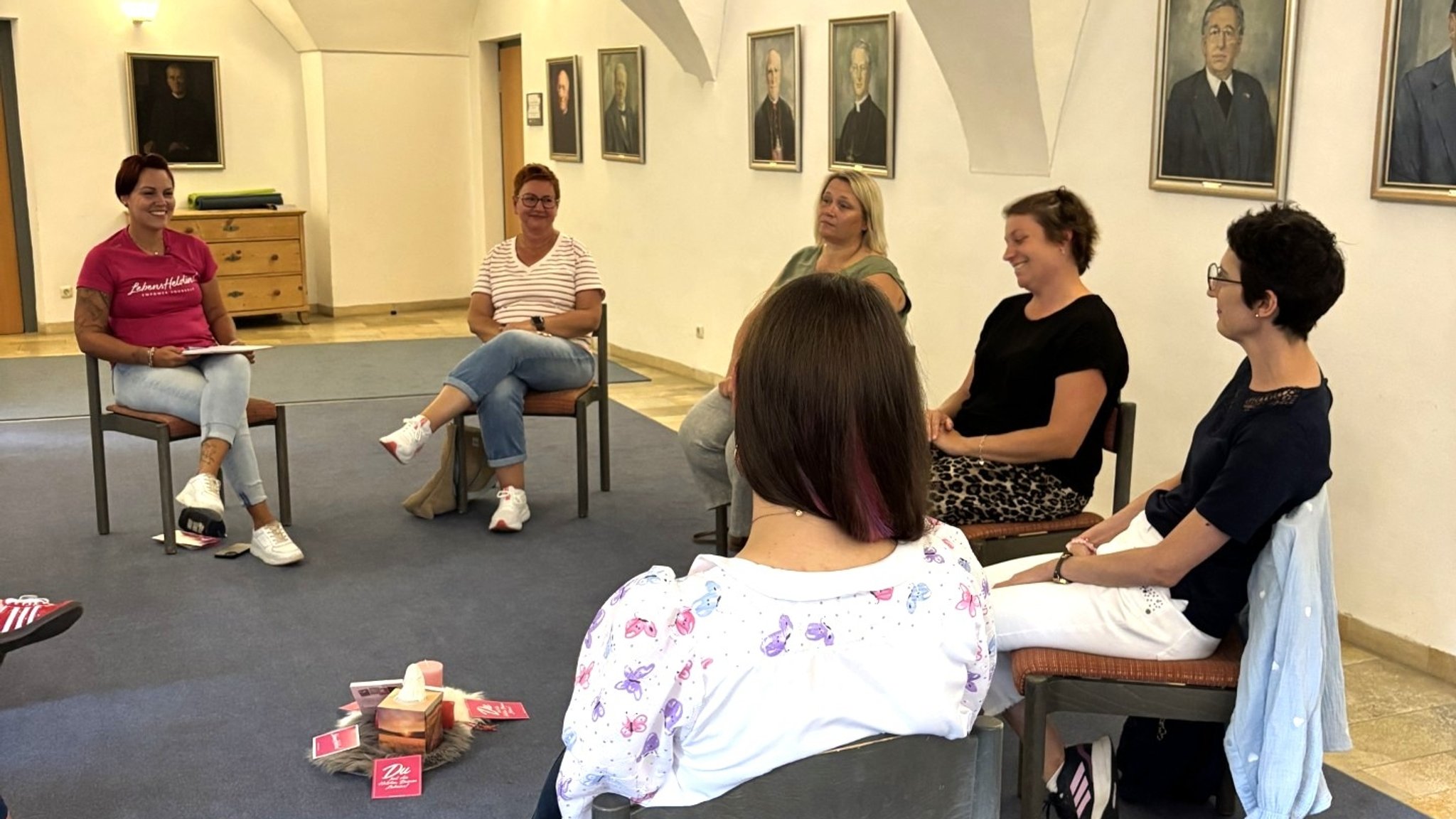 Hilfe nach dem Krebs: Treffen der "Sisterhood"-Gruppe in Dillingen | Bild: BR/ Judith Zacher Hilfe nach dem Krebs: Treffen der "Sisterhood"-Gruppe in Dillingen