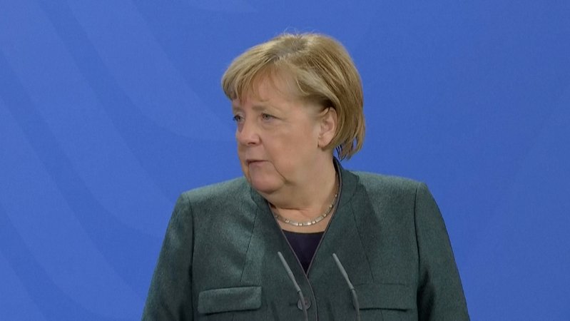 Die geschäftsführende Bundeskanzlerin Angela Merkel verlangt schärfere Maßnahmen gegen die Corona-Pandemie. 