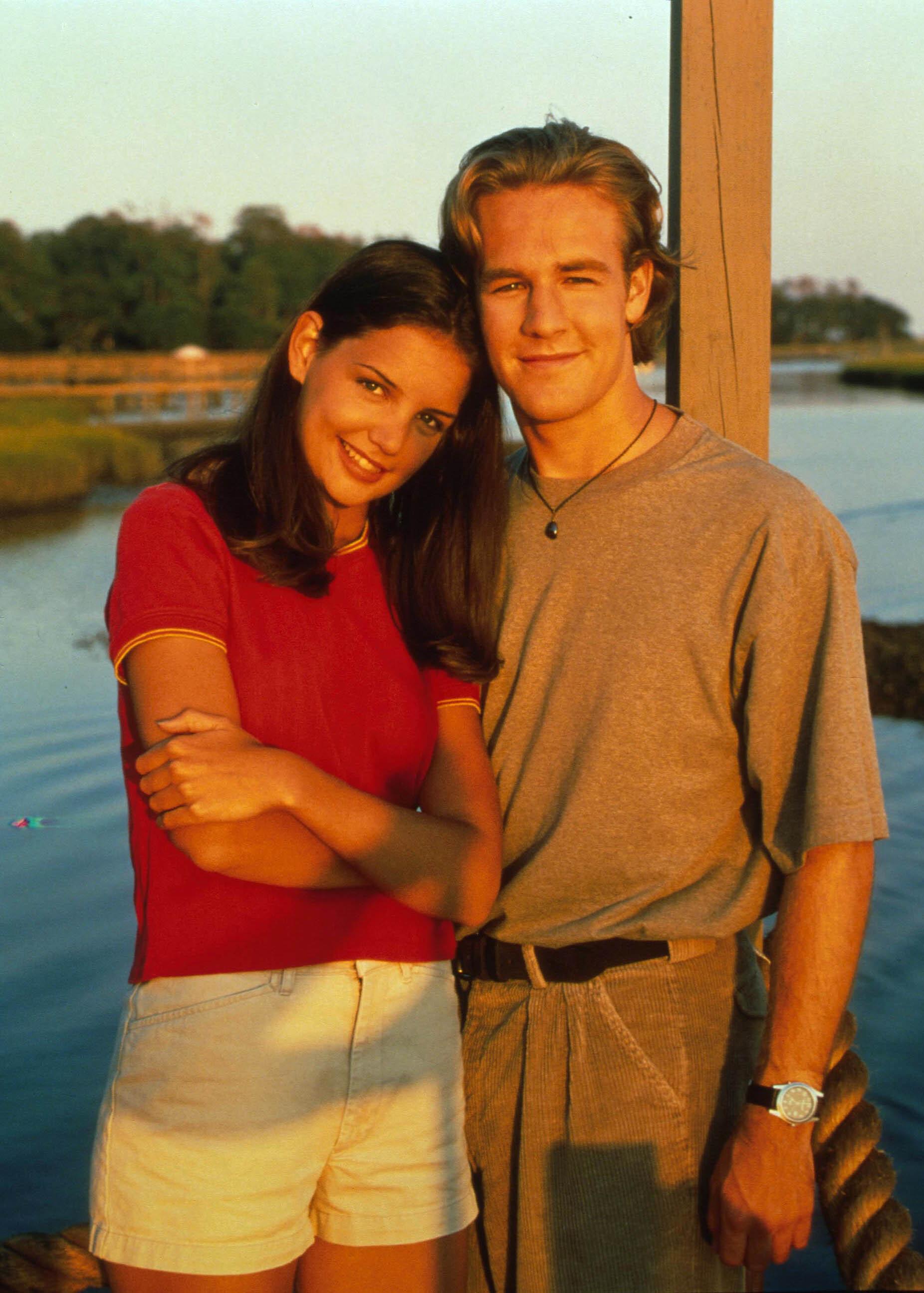 Katie Holmes und James Van Der Beek in der Serie "Dawson's Creek" | Bild:picture alliance / Globe-ZUMA | Globe Photos