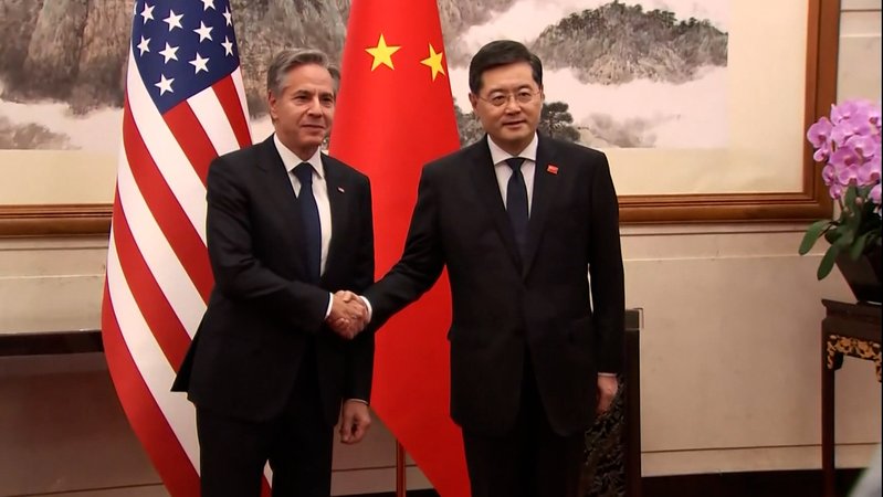 US-Außenminister Blinken hat seine Gespräche in China aufgenommen. Er traf zunächst seinen chinesischen Kollegen Qin.