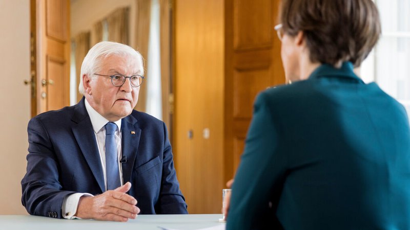 Berlin direkt - ZDF-Sommerinterview mit Bundespräsident Steinmeier | Bild: Thomas Kierok/ZDF/dpa Berlin direkt - ZDF-Sommerinterview mit Bundespräsident Steinmeier