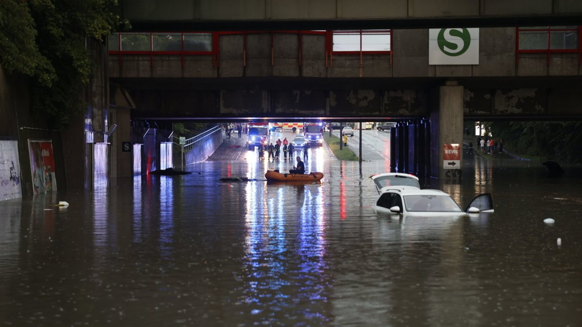 Überflutete Straßen und Tunnel nach dem Unwetter in Nürnberg am 17. August 23