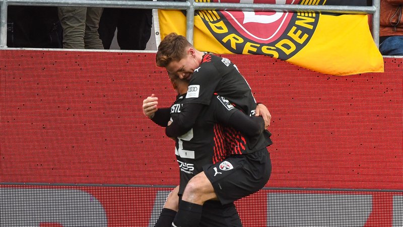 Ingolstadt-Jubel nach dem 2:0 gegen Dresden | Bild: picture-alliance/dpa Ingolstadt-Jubel nach dem 2:0 gegen Dresden