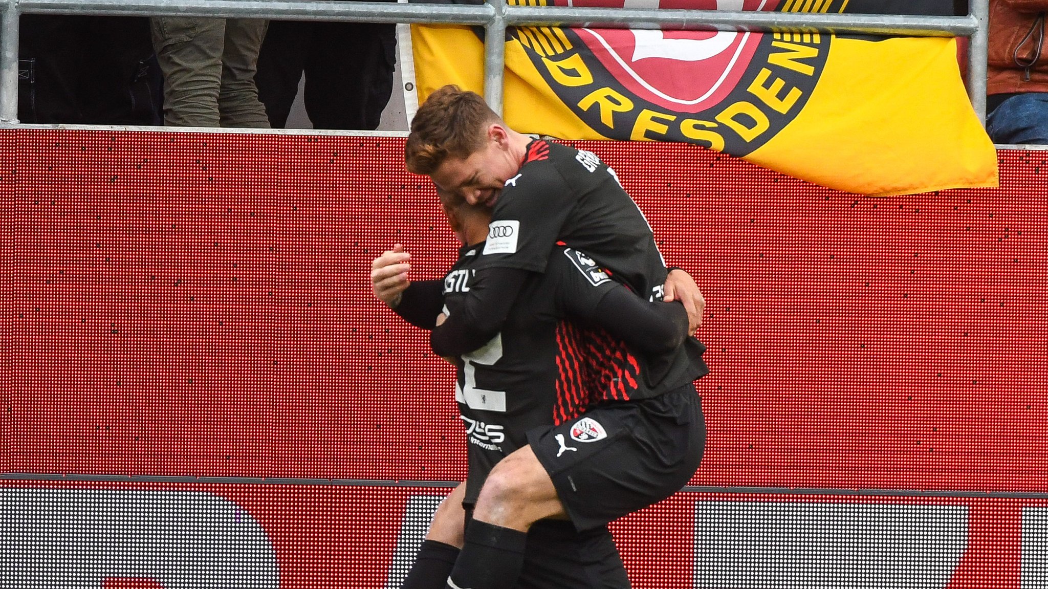 Ingolstadt-Jubel nach dem 2:0 gegen Dresden