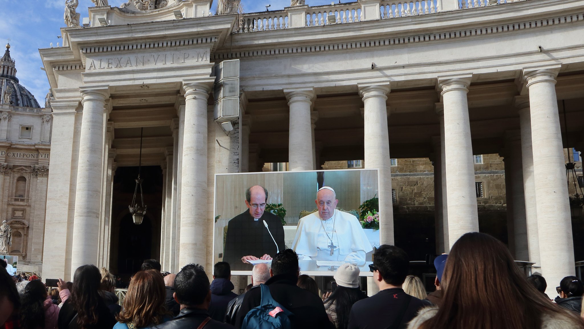 26.11.2023: Der Papst musste bereits Termine absagen und hielt das traditionelle Angelus-Gebet von seinem Wohnsitz aus ab. 