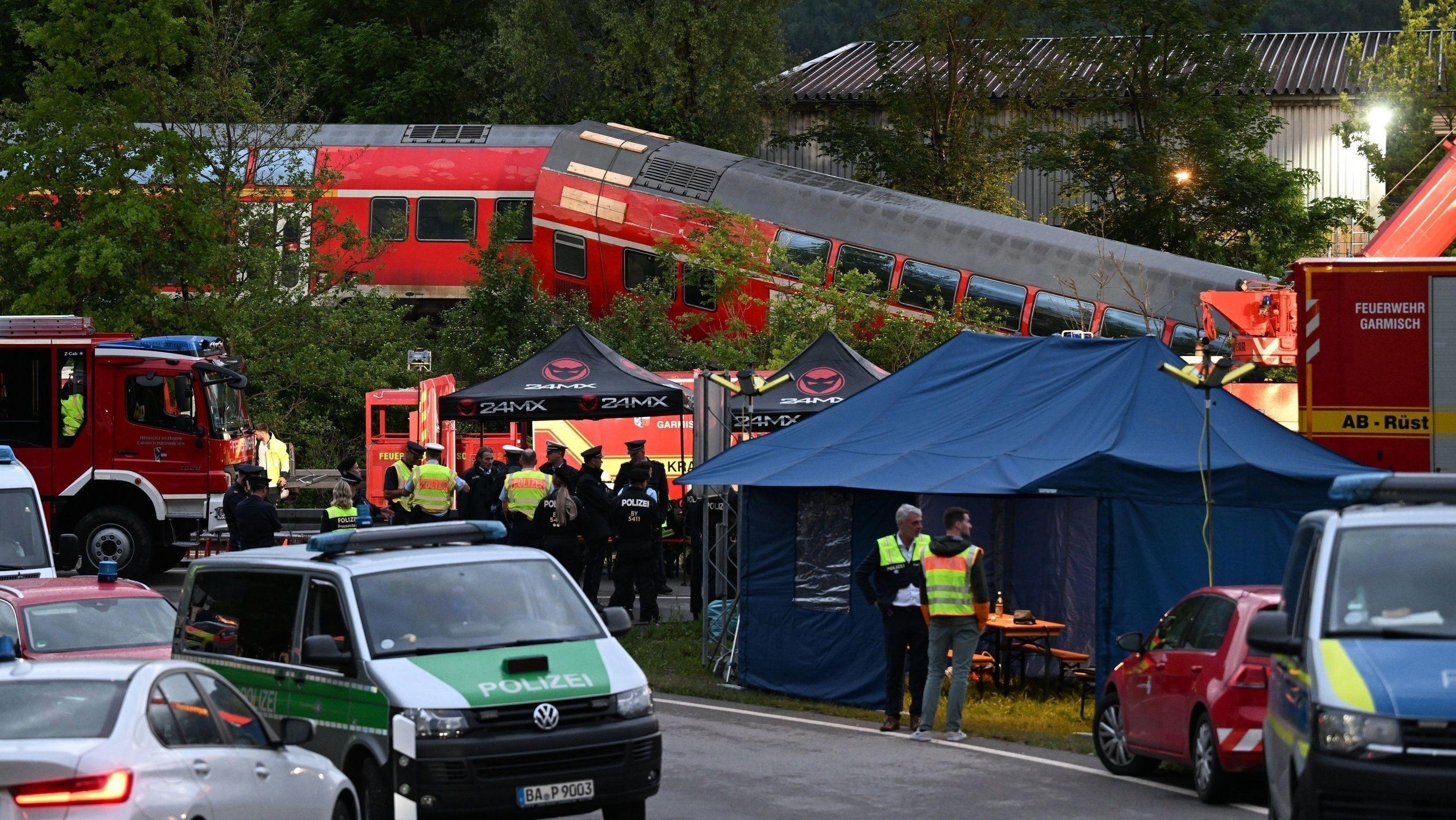 ARCHIV - 03.06.2022, Zugunglück von Burgrain