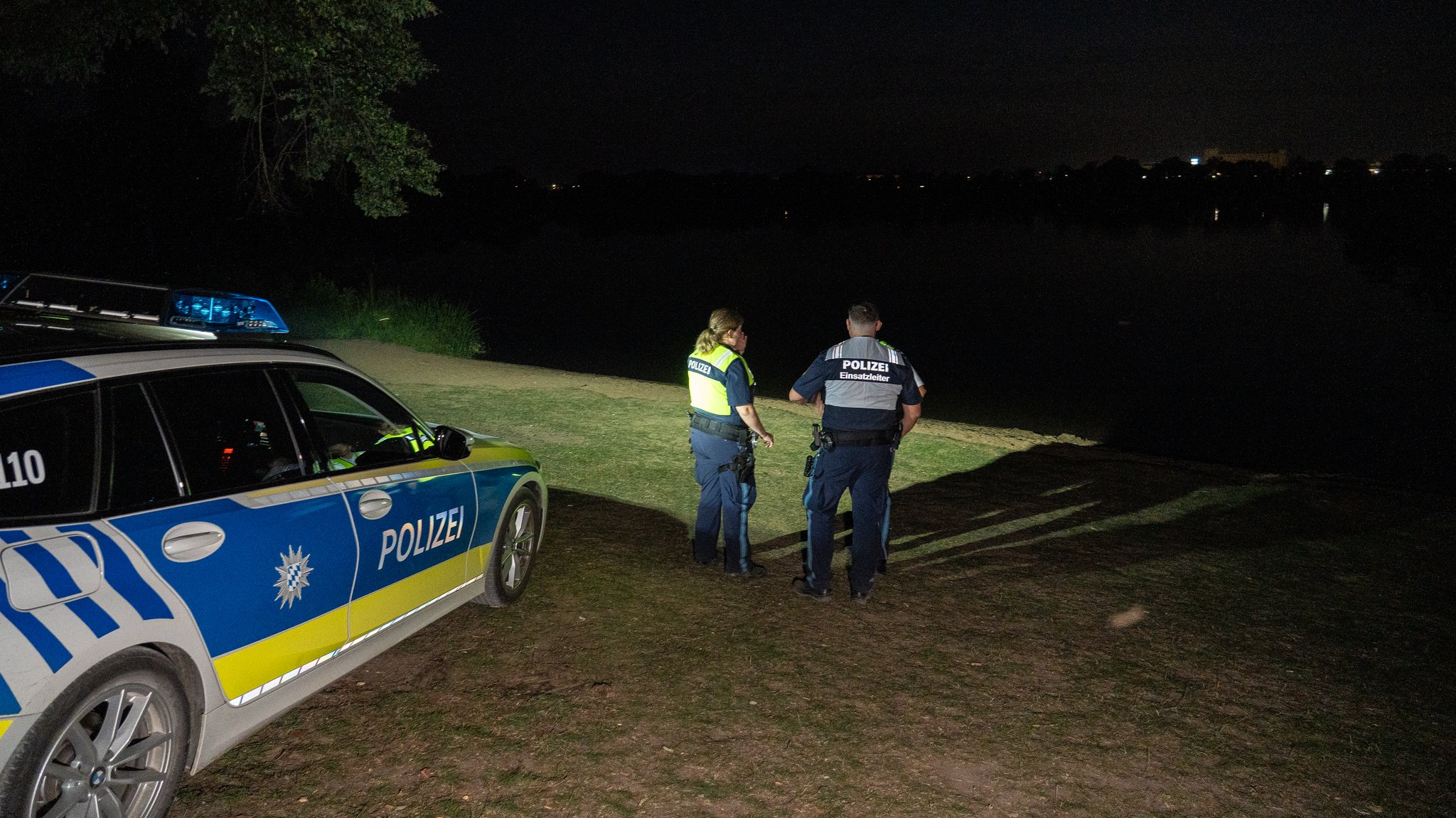 Polizisten an der Unglücksstelle