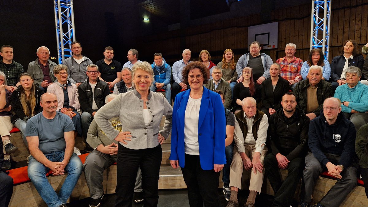 "Tatort Stall - Wie viel Tierschutz braucht die Landwirtschaft?". Darüber wurde bei "jetzt red i" live aus Trunkelsberg im Landkreis Unterallgäu diskutiert. 