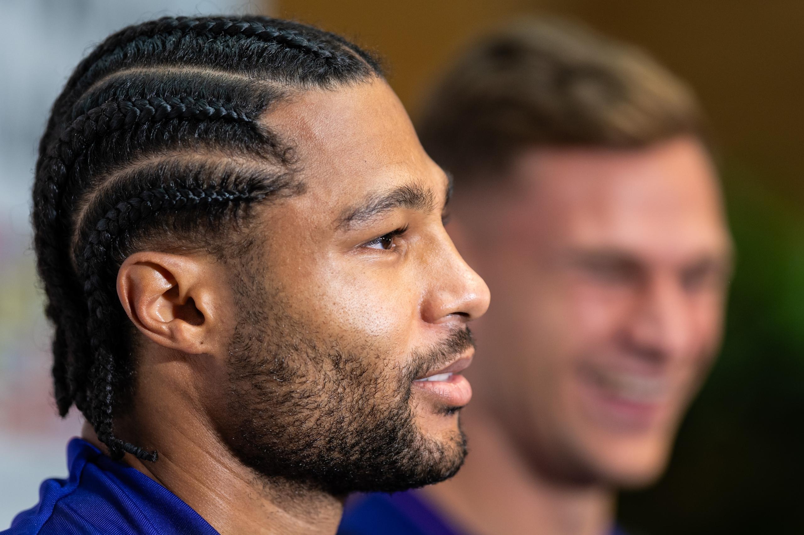 Serge Gnabry bei einem Pressetermin der deutschen Nationalmannschaft