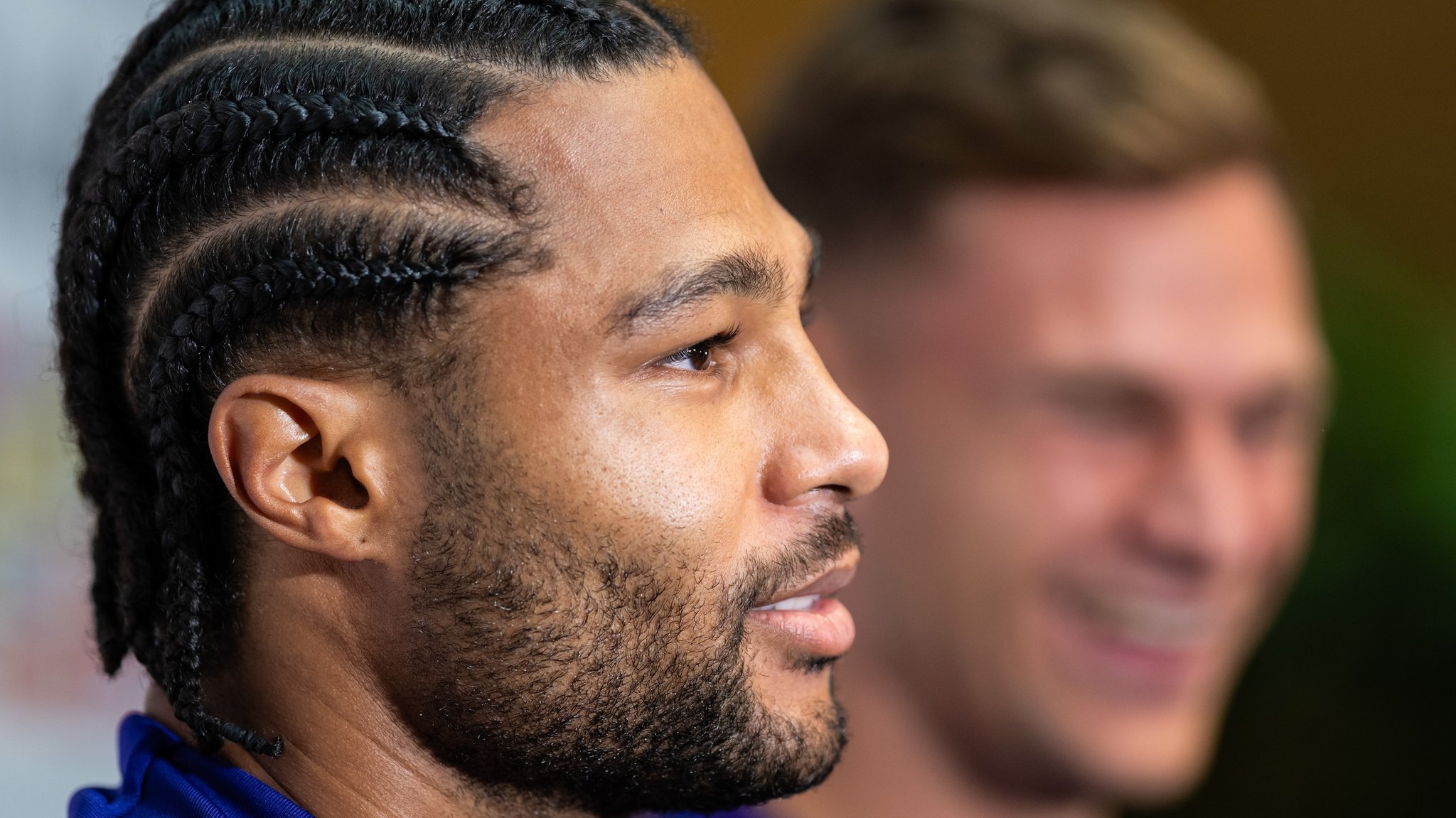 Serge Gnabry bei einem Pressetermin der deutschen Nationalmannschaft