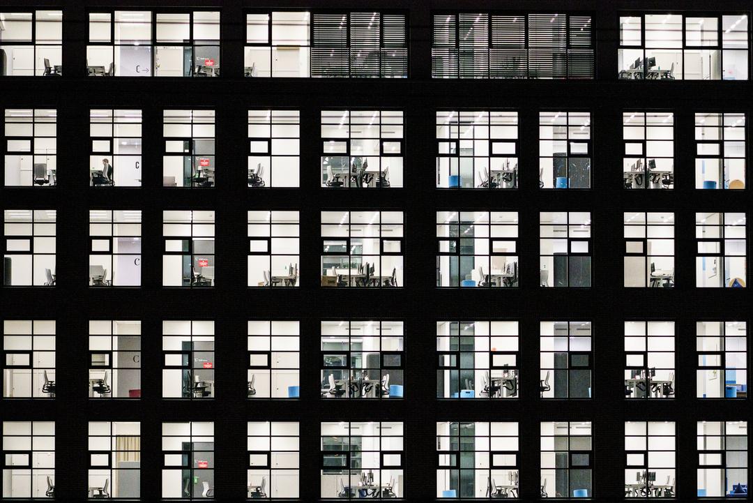 Ein Bürokomplex von außen. 