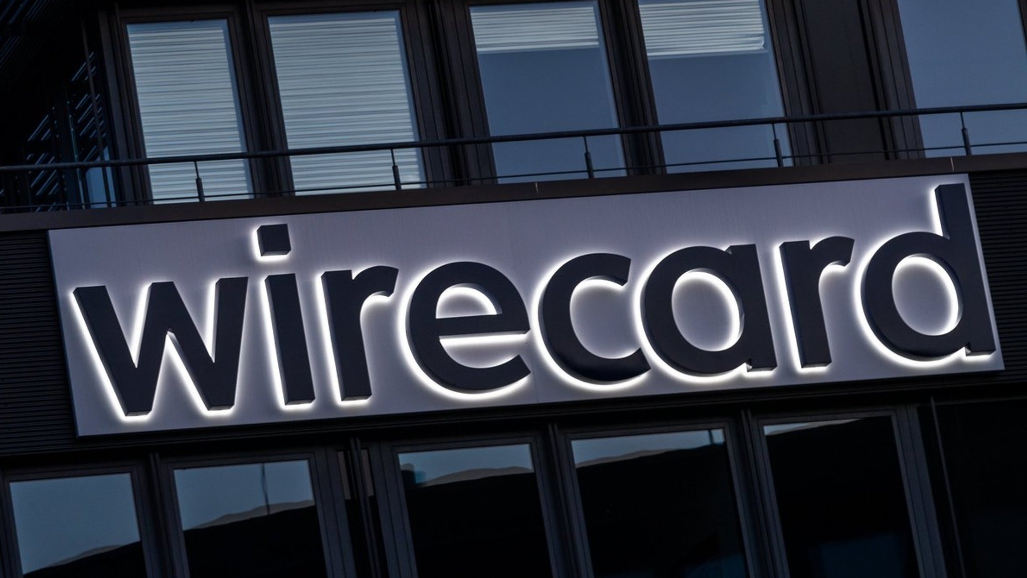 Das Wirecard-Logo ist am damaligen Hauptsitz des ehemaligen Zahlungsdienstleisters zu sehen.