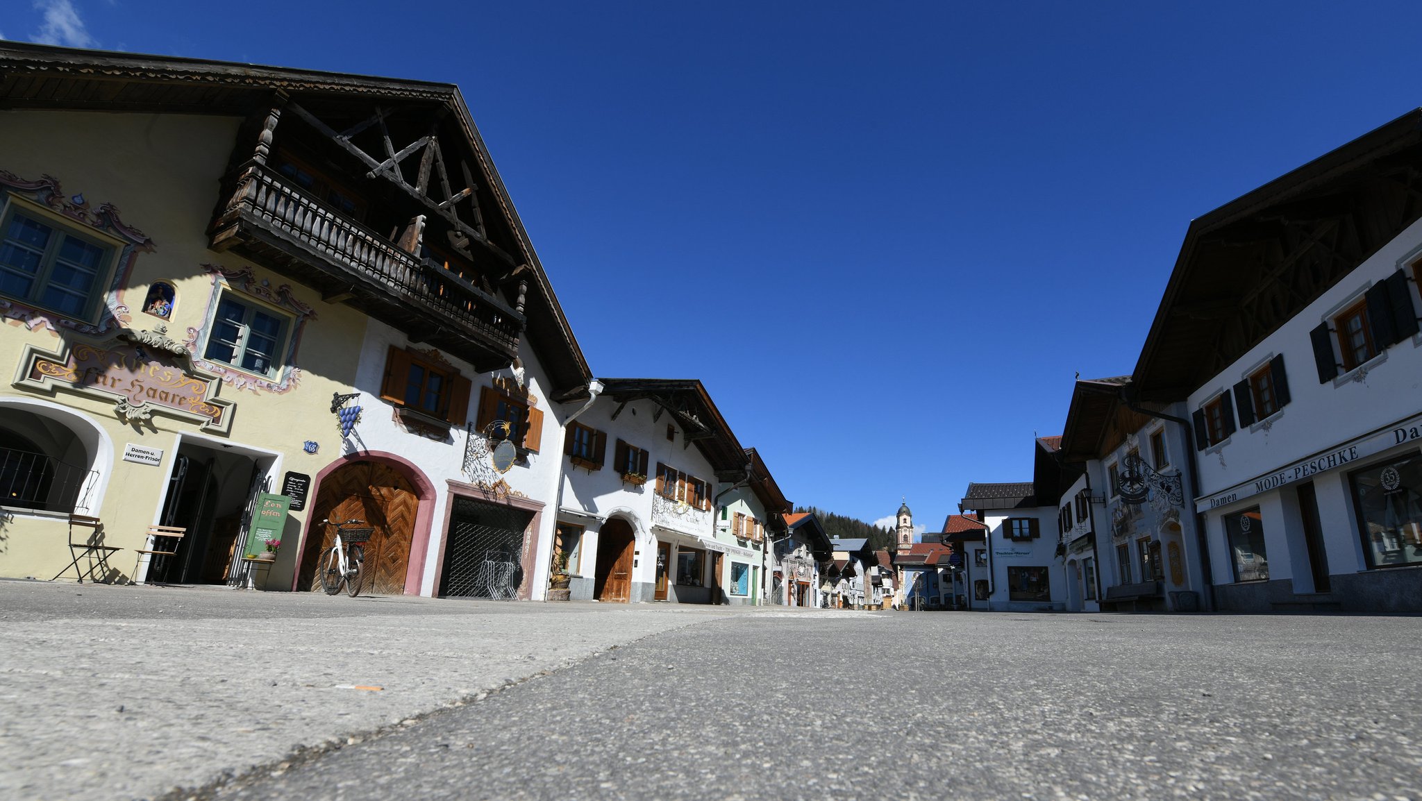 Leere Fußgängerzone in Mittenwald