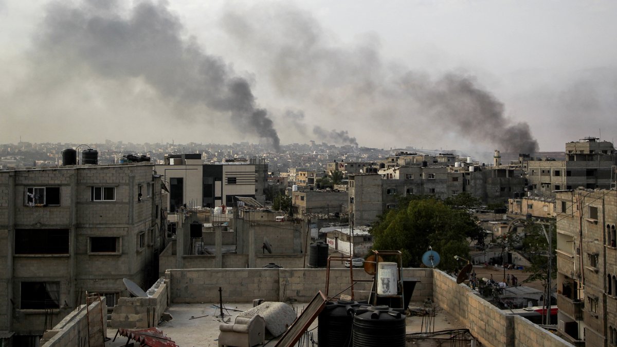 Rauchwolken steigen in Rafah empor