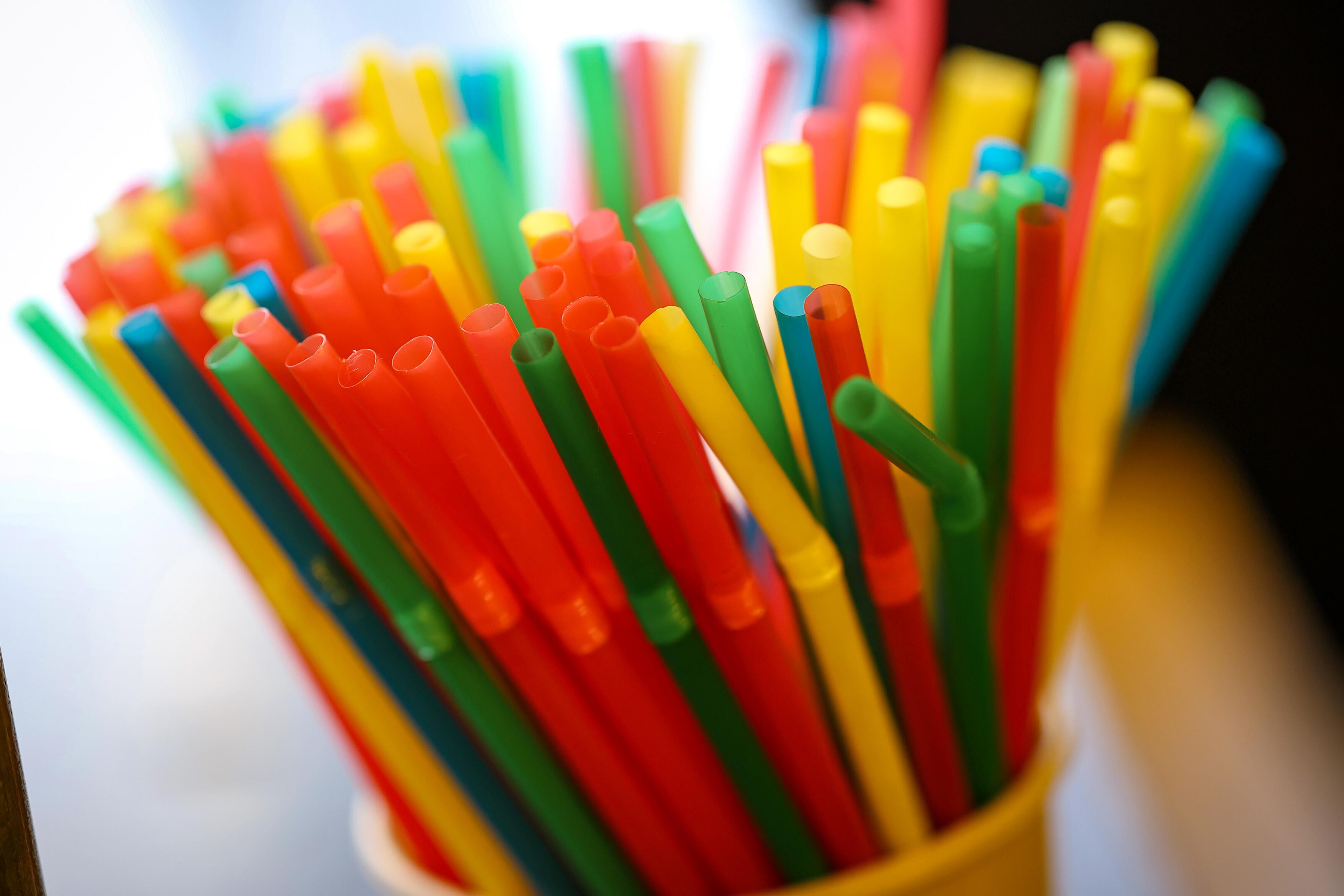 Trotz EU-Verbot: Plastik-Strohhalme weiter erhältlich