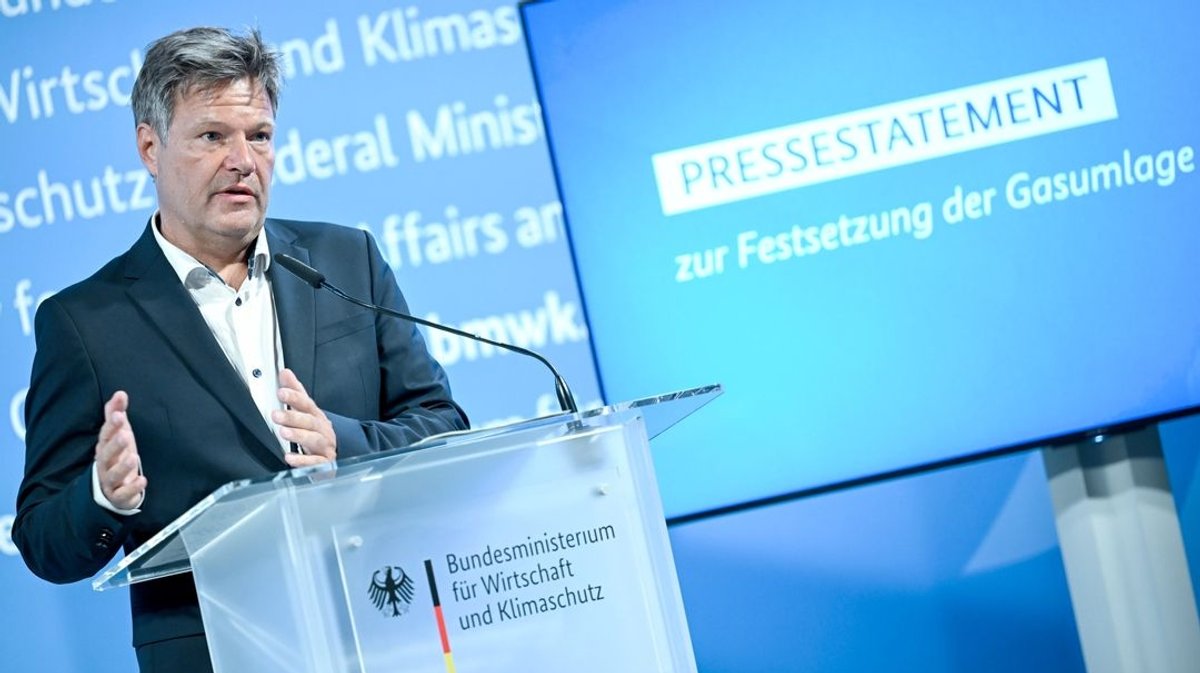 Robert Habeck (Die Grünen), Vizekanzler und Bundesminister für Wirtschaft und Klimaschutz, informiert zur Gasumlage.
