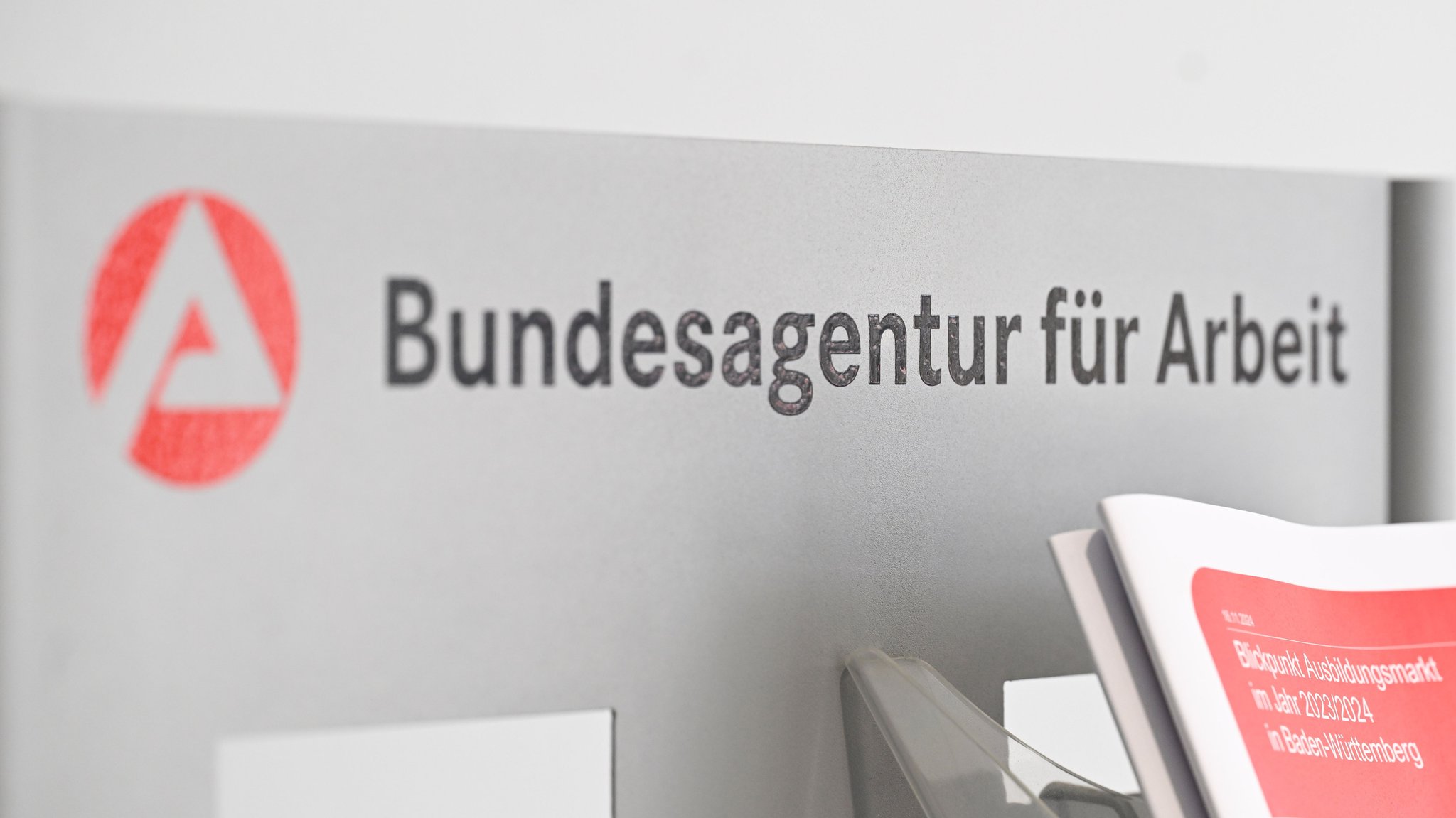 Belebung am bayerischen Arbeitsmarkt – noch keine Entspannung