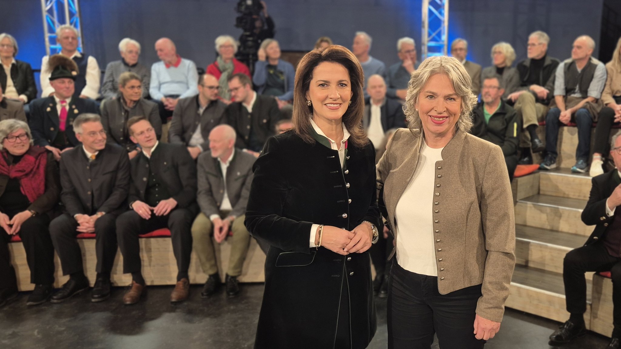 Michaela Kaniber (CSU) und Gisela Sengl (Grüne) in der "jetzt red i"-Arena