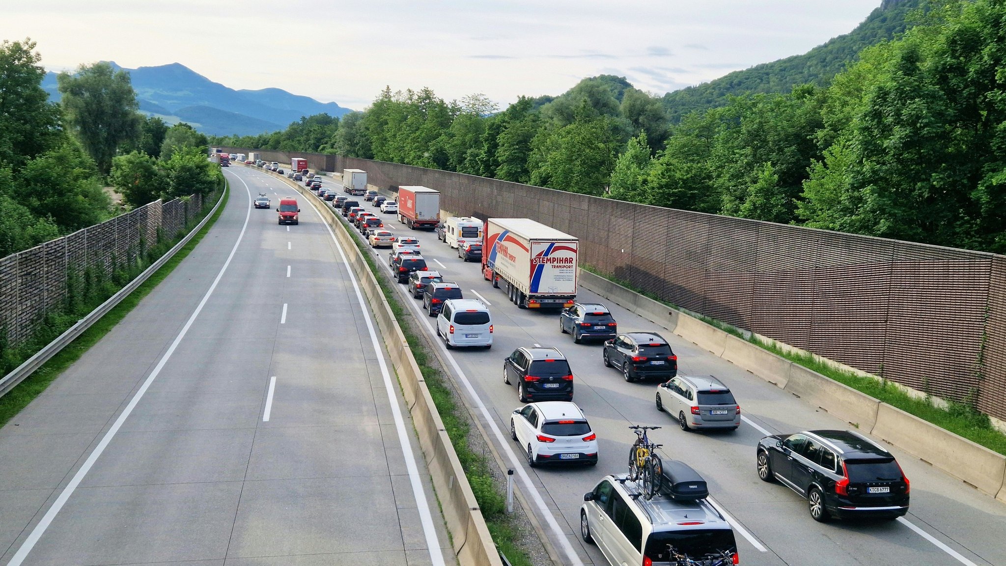 Reiseverkehr: 50 Kilometer Stau auf Österreichs Tauernautobahn