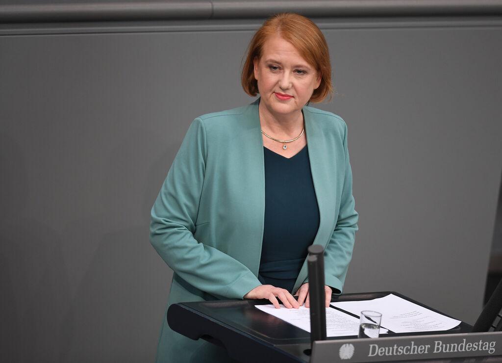 Lisa Paus (Bündnis 90/Die Grünen), Ministerin für Familie, Senioren, Frauen und Jugend am 30.01. 2024 im Bundestag.