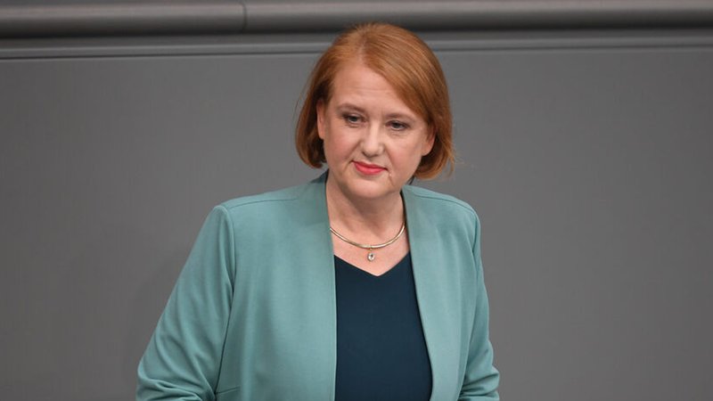 Lisa Paus (Bündnis 90/Die Grünen), Ministerin für Familie, Senioren, Frauen und Jugend am 30.01. 2024 im Bundestag. | Bild: dpa-Bildfunk/Ann-Marie Utz Lisa Paus (Bündnis 90/Die Grünen), Ministerin für Familie, Senioren, Frauen und Jugend am 30.01. 2024 im Bundestag.