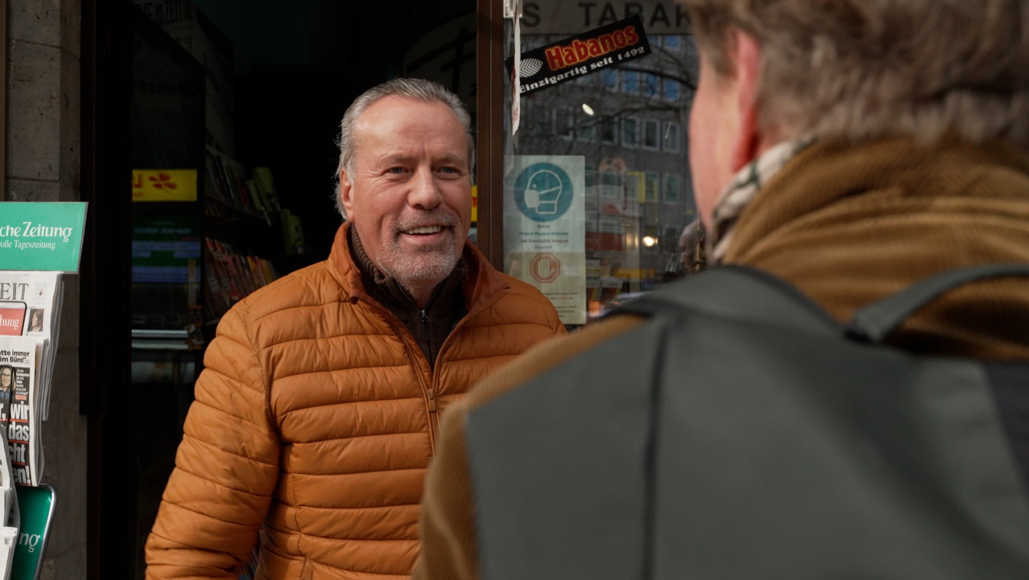 Wolfgang Fischer vor seinem Tabakladen