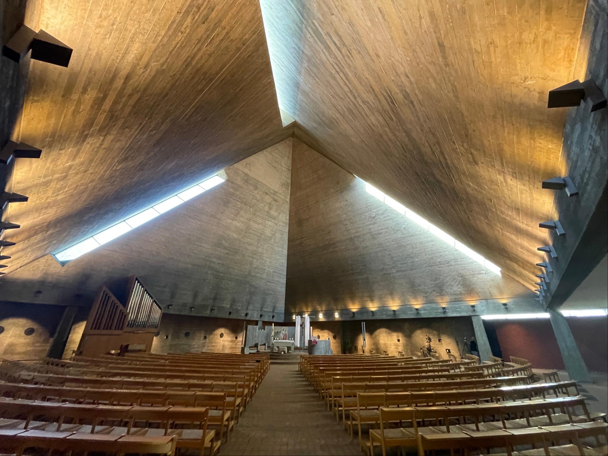 Im pyramidenförmigen Innenraum der Kirche St. Andreas in Würzburg soll auf zwei Ebenen gebouldert werden können.