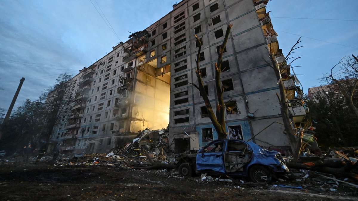 Wohnhaus in Saporischschja nach russischem Angriff