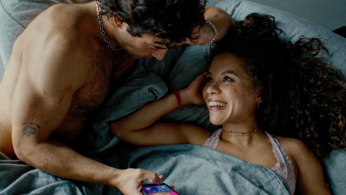 Paar im Bett: Szene aus "Die Zweiflers" 
