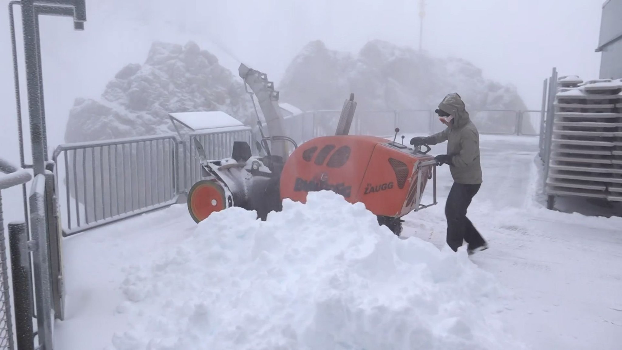 Der erste Schnee ist da – Wetterdienst warnt vor Dauerregen