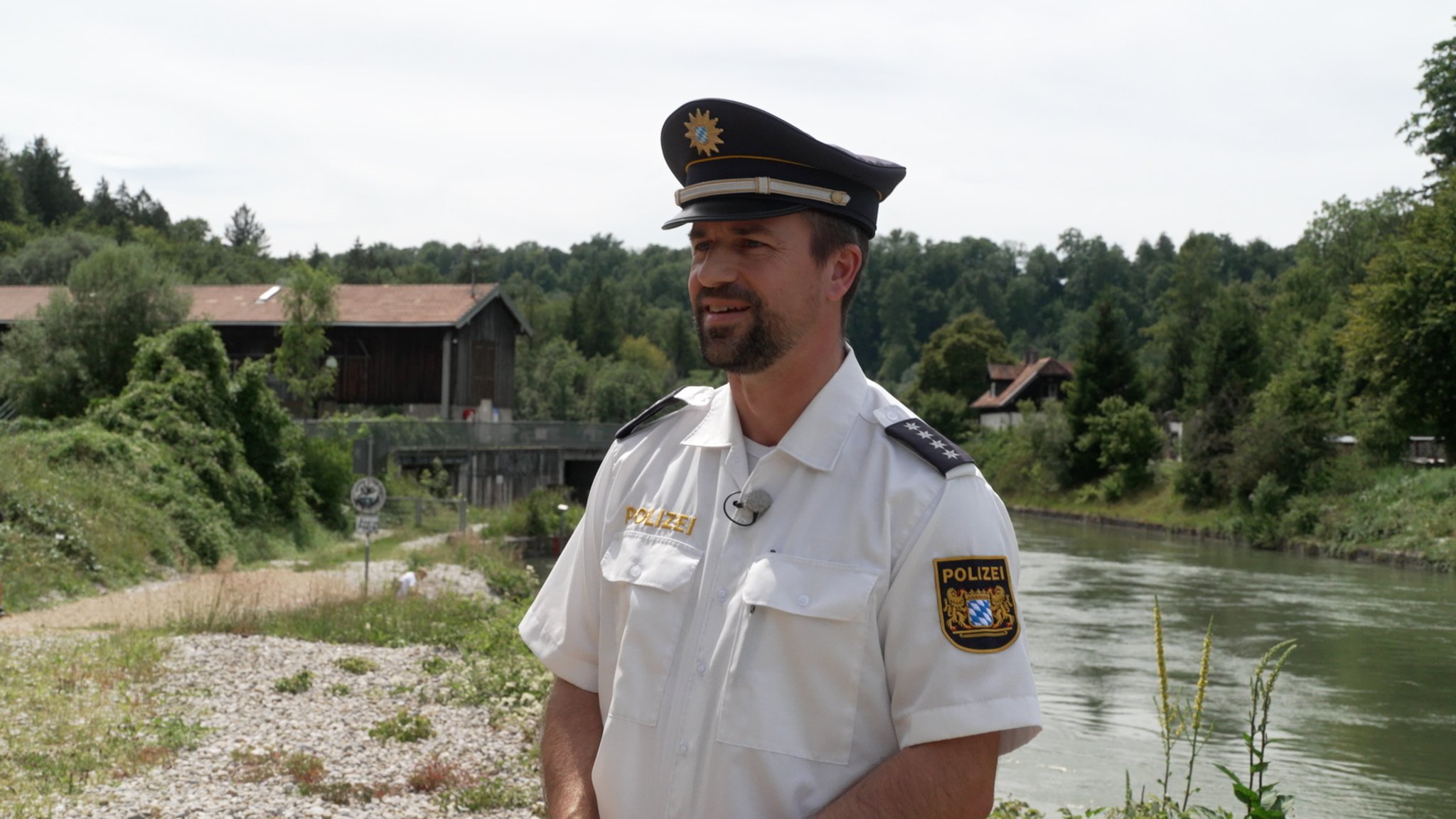 Für Polizeihauptkommissar Jörg Greiner von der Polizeiinspektion 32 sind die Kontrollen an der Isar ein persönliches Anliegen 