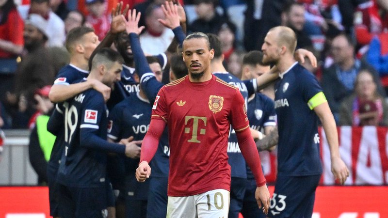 Bochum feiert Überraschungssieg beim FC Bayern | Bild: picture-alliance/dpa Bochum feiert Überraschungssieg beim FC Bayern