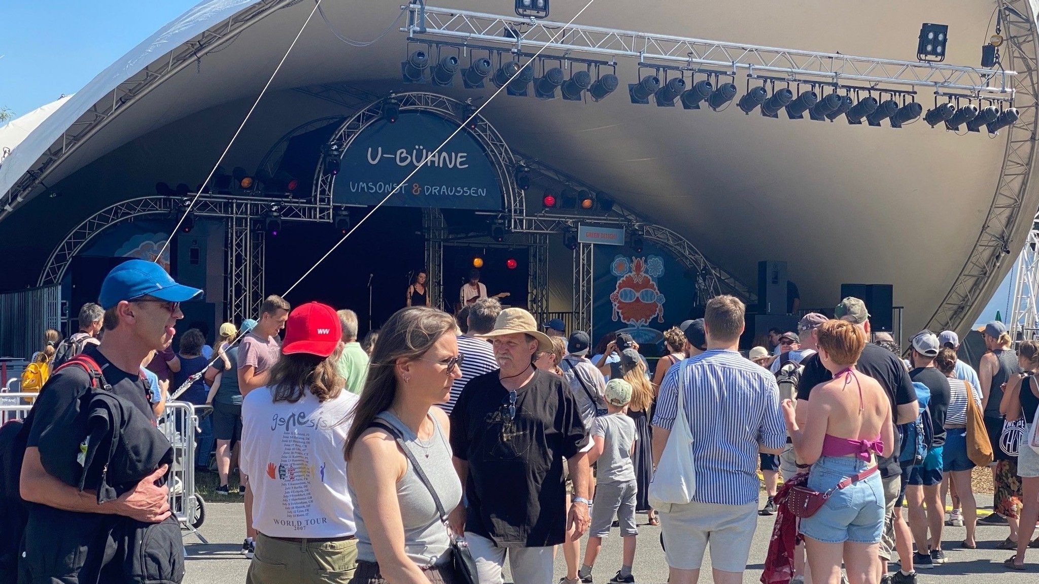 Vier Tage lang tummelten sich auf den Mainwiesen in Würzburg gut 70.000 Menschen beim Umsonst & Draußen Festival.