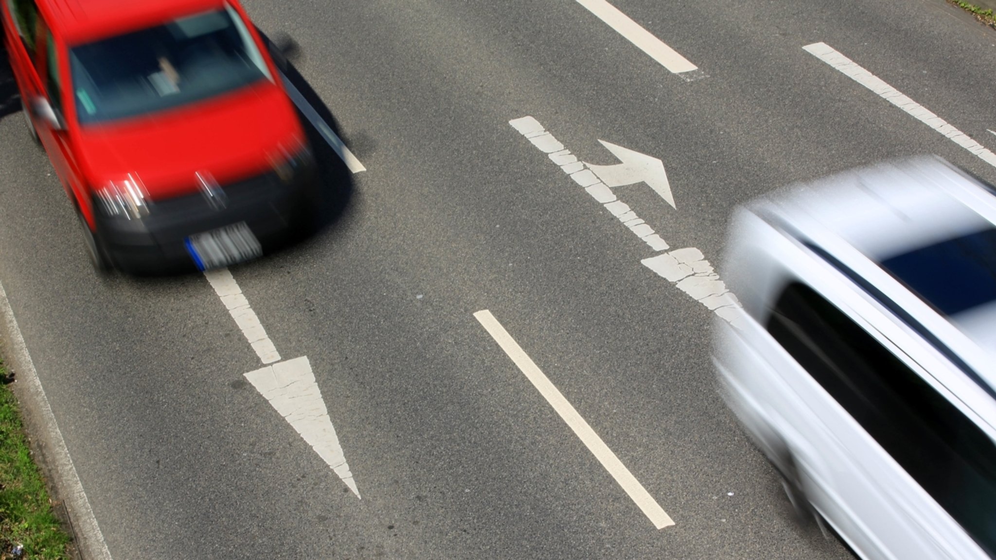 So kommen Sie sicher durch den Verkehr! | Bild: picture-alliance/dpa So kommen Sie sicher durch den Verkehr!