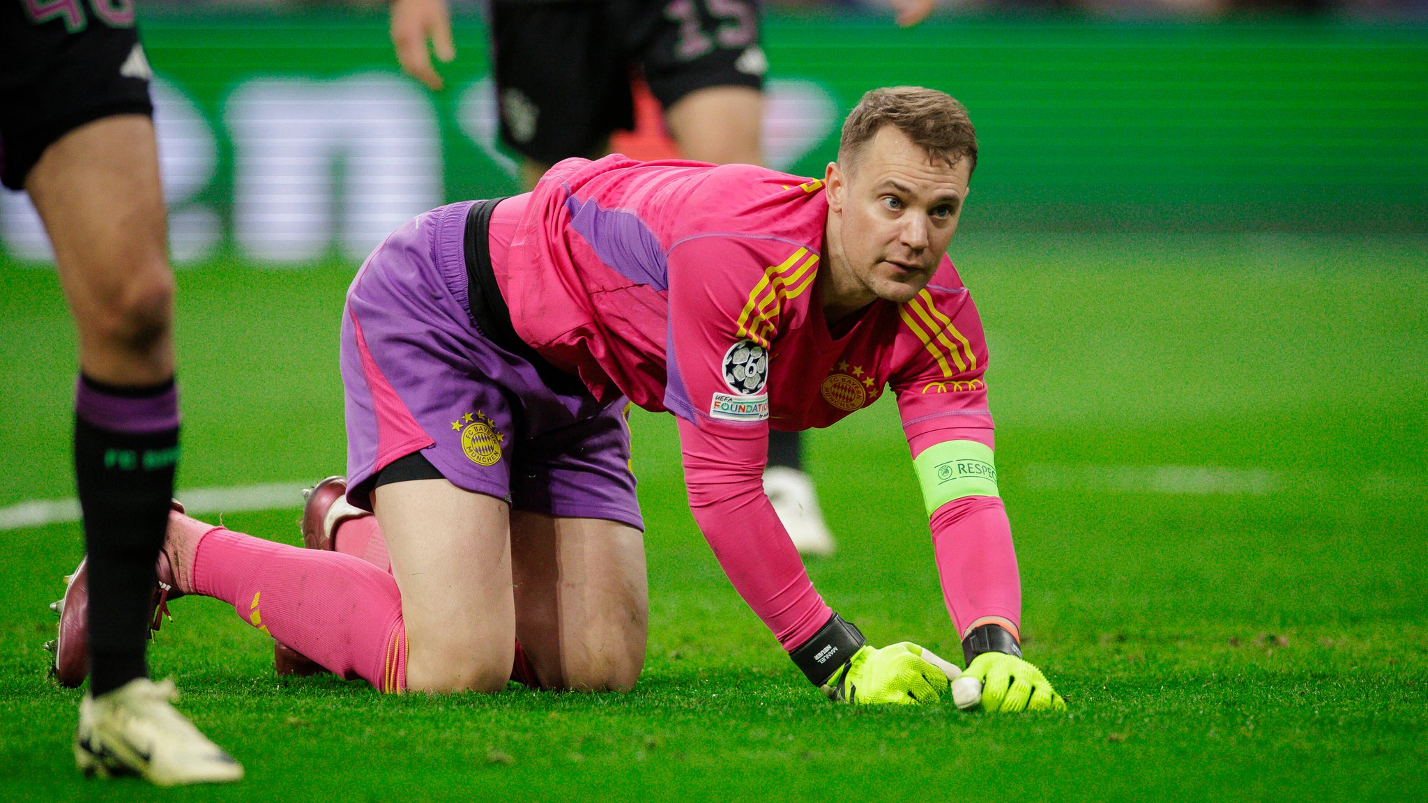 Manuel Neuer am Boden