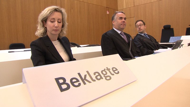 Darf bei Amazon Prime Werbung laufen, obwohl man für ein Abo zahlt? Darum geht es bei einer Sammelklage gegen den US-Streaminganbieter vor dem Bayerischen Obersten Landesgericht in München. | Bild: Bayerischer Rundfunk 2026 Darf bei Amazon Prime Werbung laufen, obwohl man für ein Abo zahlt? Darum geht es bei einer Sammelklage gegen den US-Streaminganbieter vor dem Bayerischen Obersten Landesgericht in München.