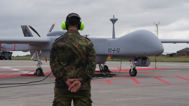 03.06.2024: Eine Heron-Drohne der Bundeswehr steht während des Nato-Luftwaffen-Manövers "Tiger Meet" auf dem Flugfeld des taktischen Luftwaffengeschwaders 51 "Immelmann". 