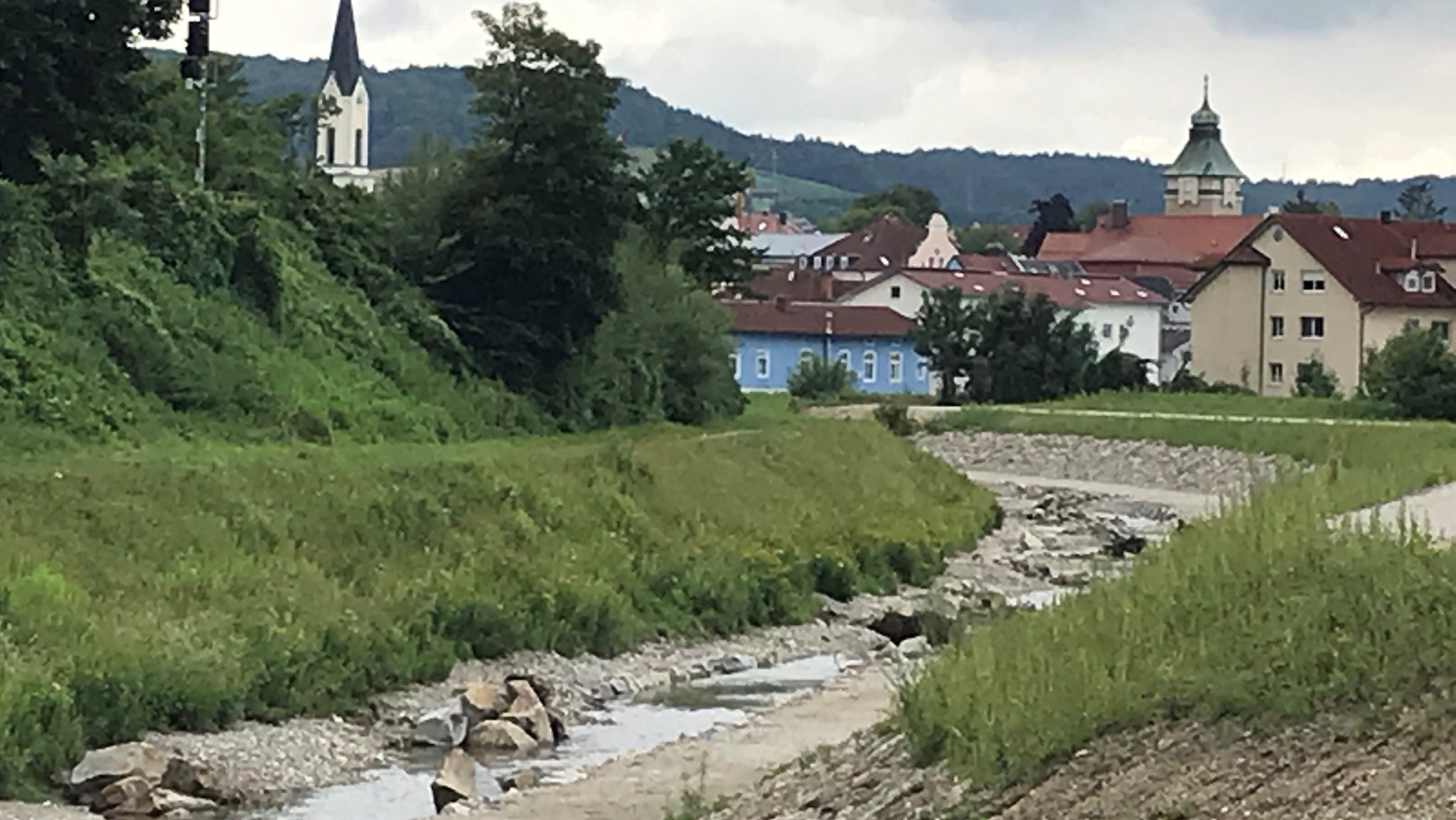 Es gibt neue Spazierwege direkt am Bach